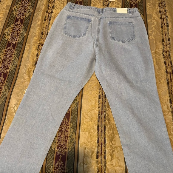 Super cute high waisted distressed missguided plus size jeans - Picture 4 of 5